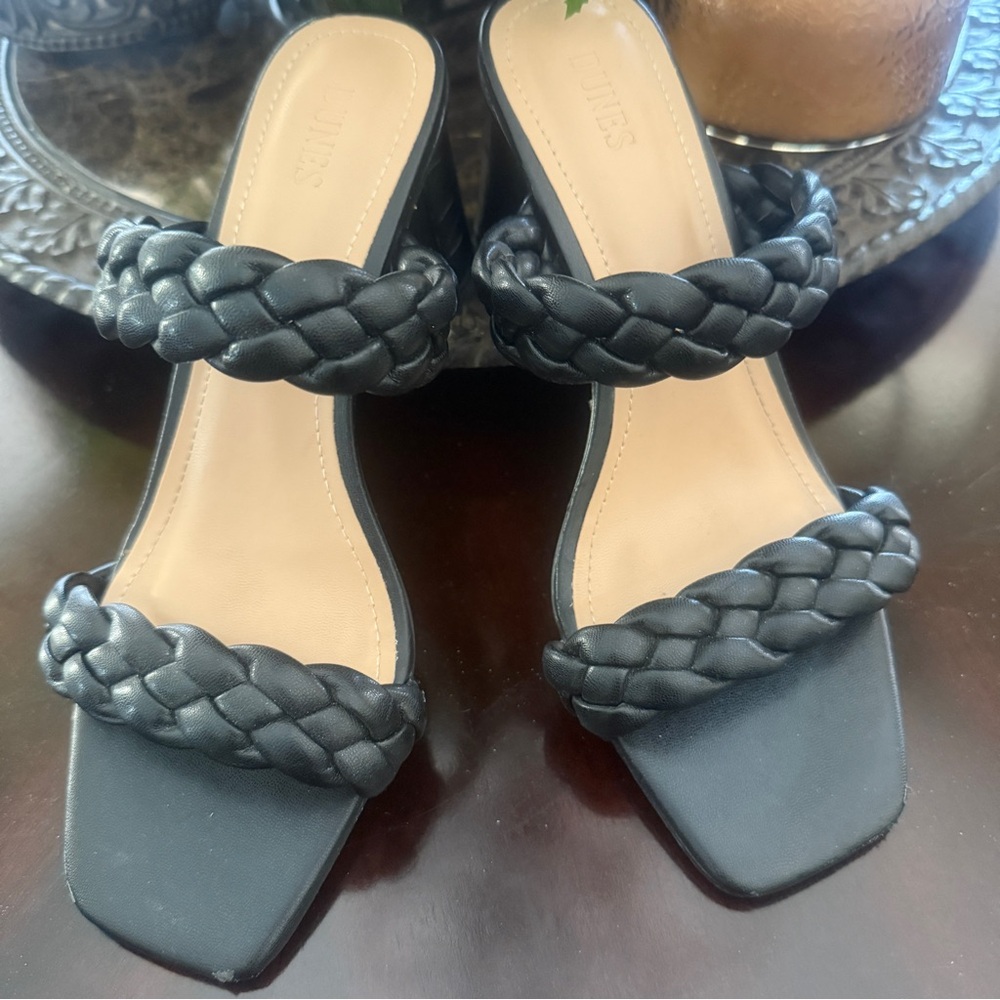 Dolce Vita Woven Black Stella Sandals - 9 1/2